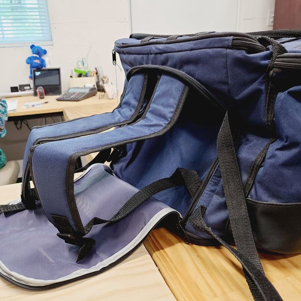 Large 30 Piece Picnic Cooler & Backpack Service for 4  PRE-OWNED - Picture 5 of 10